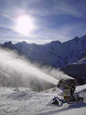 Snow cannon