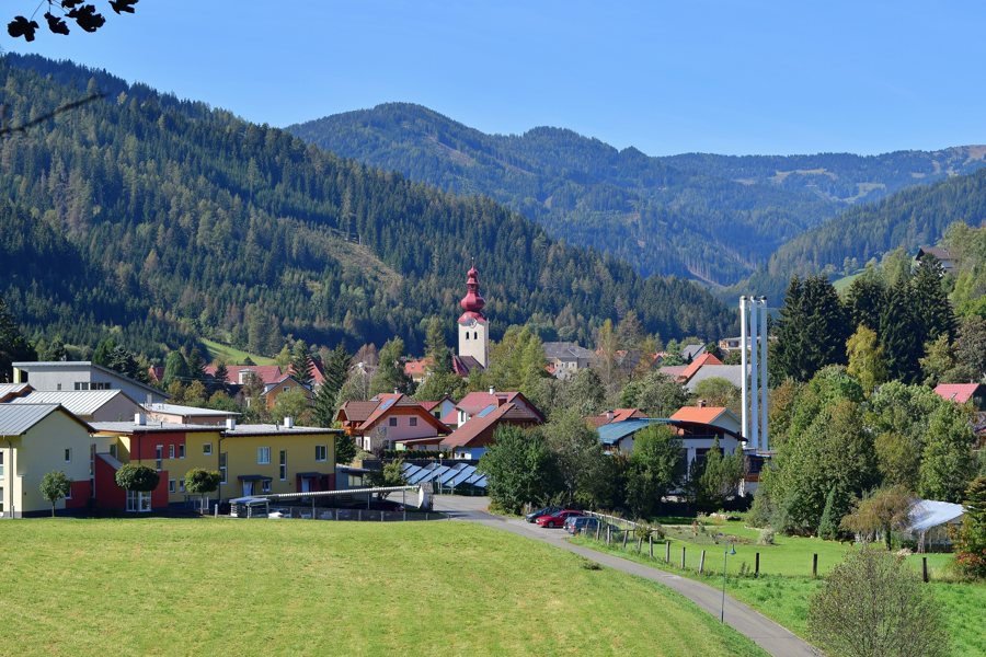 File:Oberzeiring - Ortsansicht von Osten.jpg
