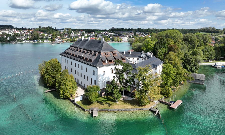 File:Schörfling am Attersee - Schloss Kammer.JPG