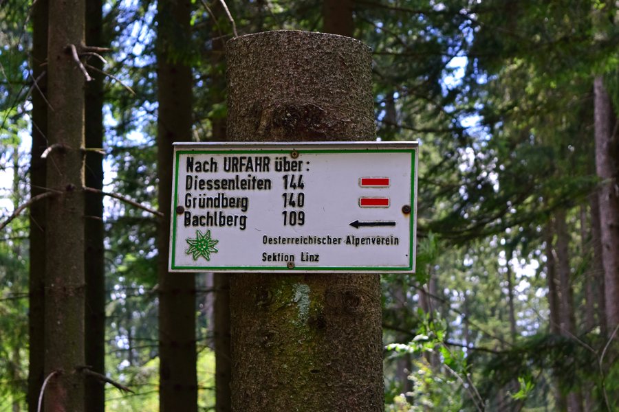 File:Eidenberg - Kammerschlag - Wegweiser nach Urfahr.jpg