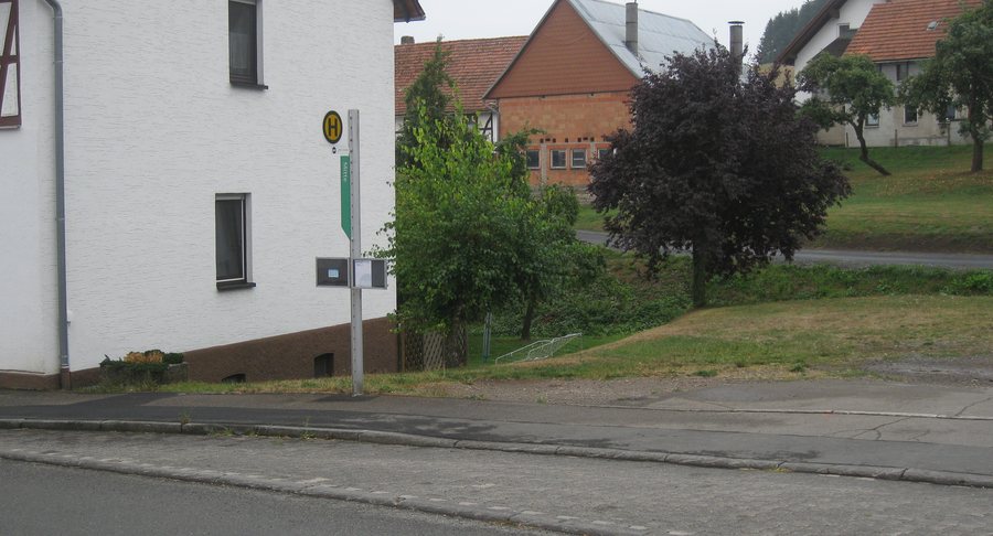 File:Bushaltestelle NVV Welleringhausen Mitte, Willingen (Upland)(1).JPG