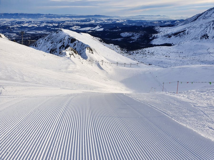 Beginning of the Gąsienicowa ski run on Kasprowy Wierch in winter