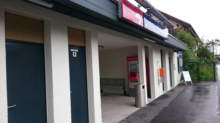 File:La Chaux-de-Fonds-Est railway station.jpg