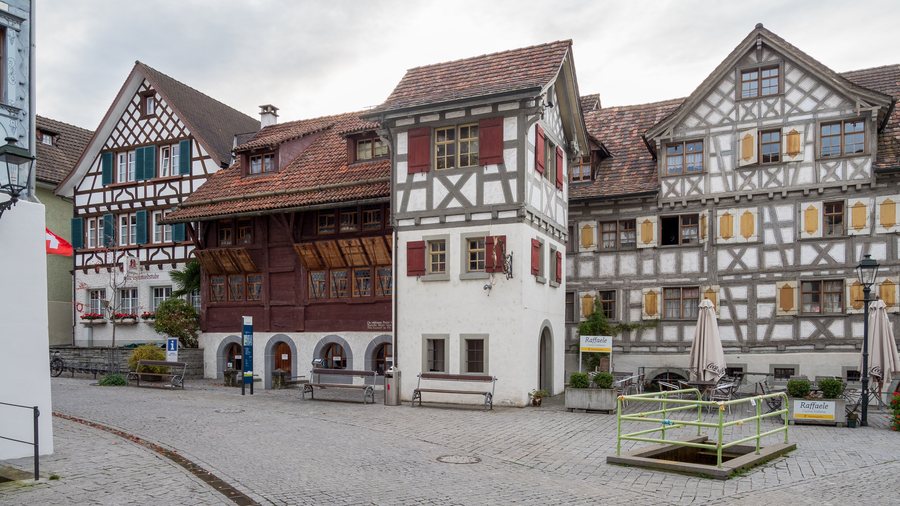 File:Arbon TG - Schmiedgasse mit Bohlenständerhaus (1471).jpg