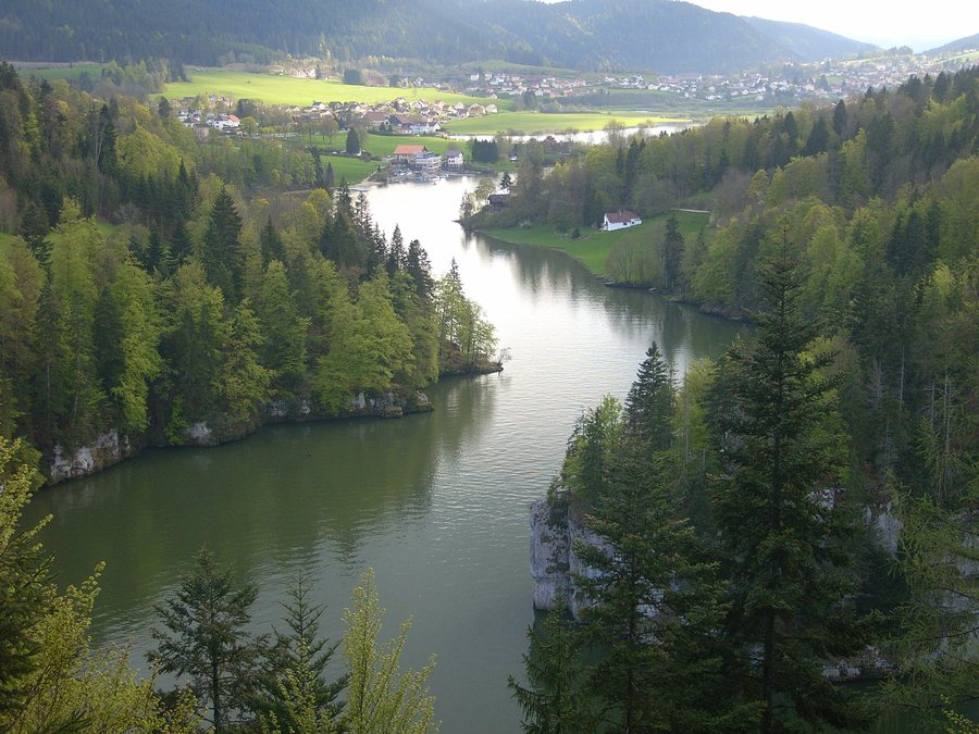 Parc du Doubs Blick auf Les Brenets und Frankreich