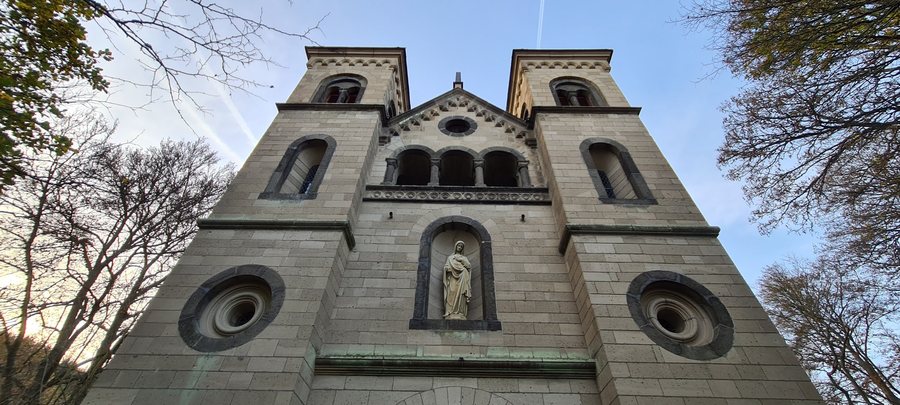 File:Kreuzkapelle Kempenich 01.jpg
