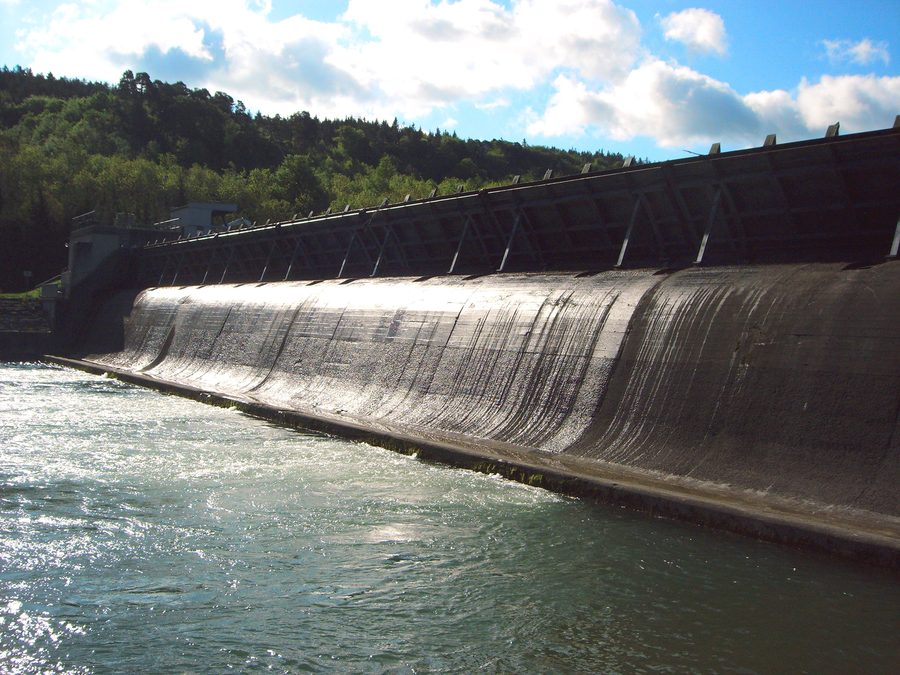 Lechstaustufe unterhalb von Seestall am Fluss Lech