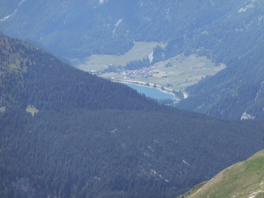 Blick auf den Sufnersee und die alpine Landschaft des Rheinwalds von Piz Settember