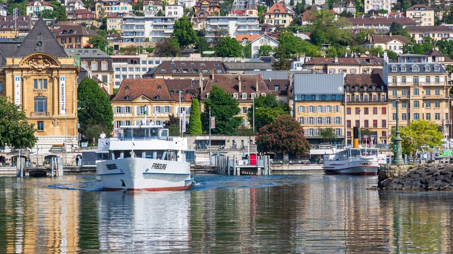 File:Hafen Neuenburg-Neuchâtel mit MS Fribourg (2016).jpg