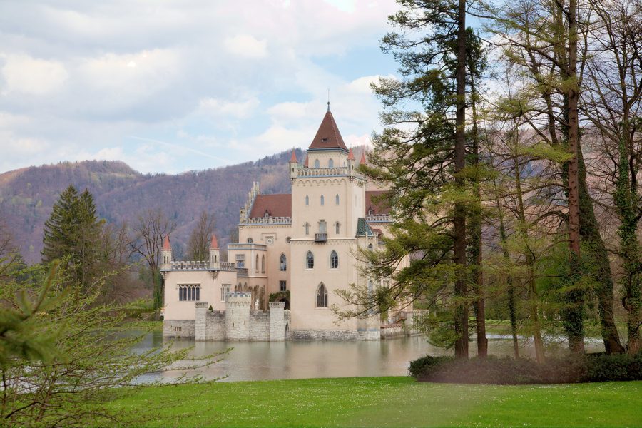 Wasserschloss Anif aus südwestlicher Richtung
