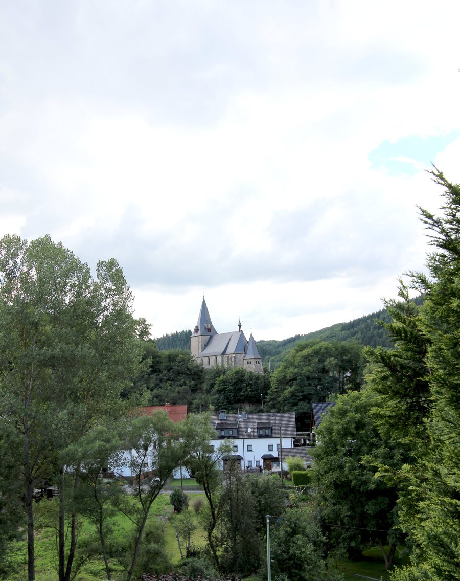 File:Dümpelfeld (Eifel); Panoramablick auf St. Cyriakus a.jpg