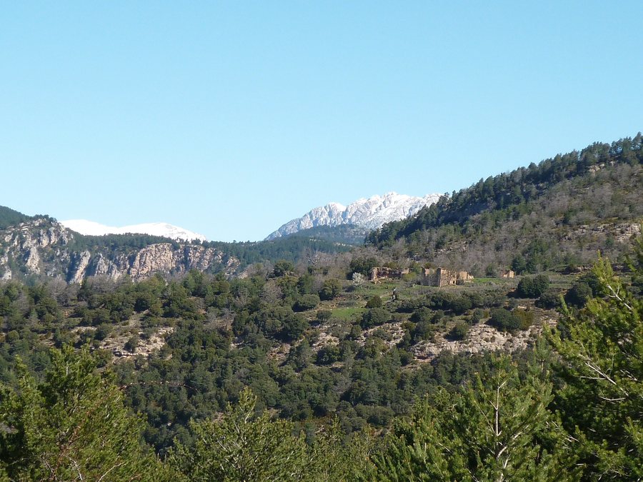 File:CAN GARRIGA - CASTELLAR DEL RIU - IB-P1010257.jpg
