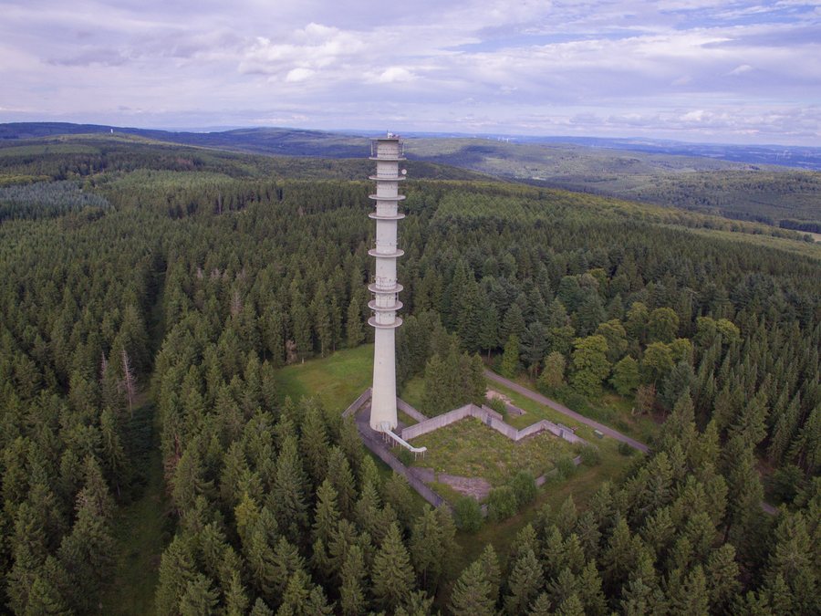 File:Ehemalige Radio Relay Site Muhl-Züsch.jpg