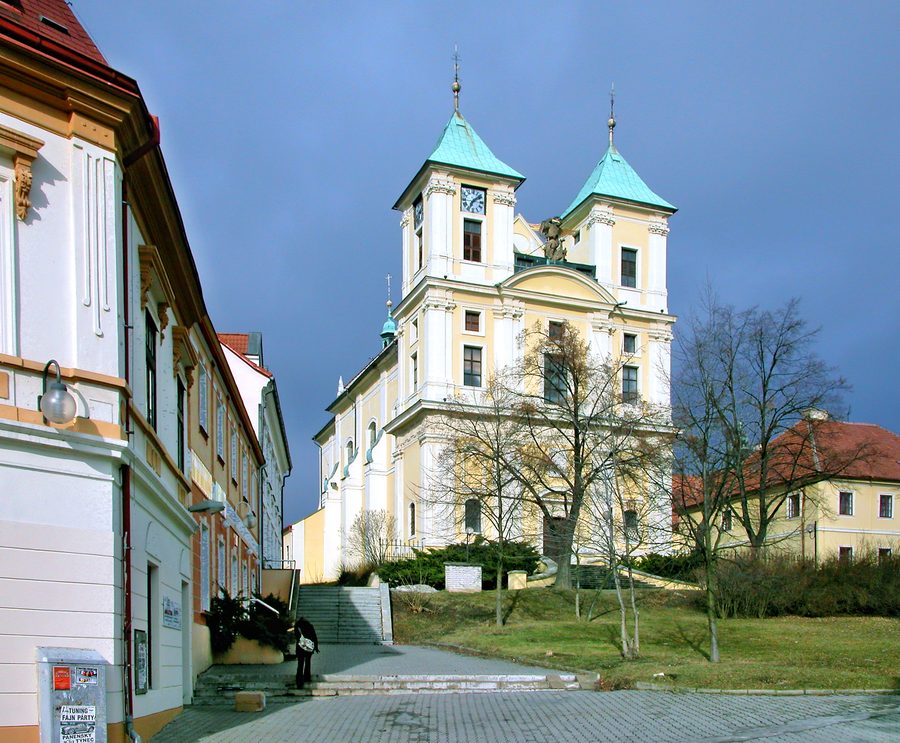 Barocke Dekanatskirche des hl. Erzengels Michael am Masarykovo náměstí in Litvínov