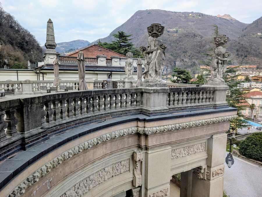 File:Casinò Municipale di San Pellegrino Terme, dettaglio balcone.jpg