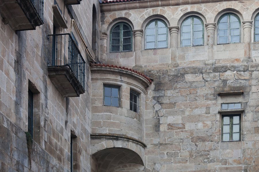 File:Detalle do Mosteiro de San Salvador de Celanova - provincia de Ourense - Galiza-3.jpg