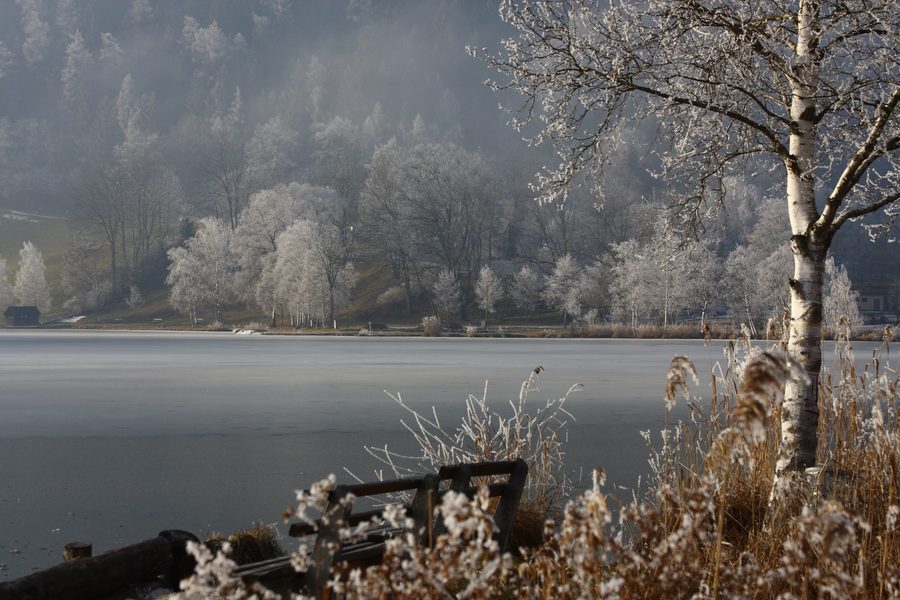 Verschneiter Putterersee bei Aigen im Ennstal in der Steiermark