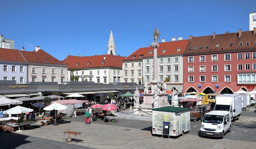 File:Wiener Neustadt - Hauptplatz (1).JPG