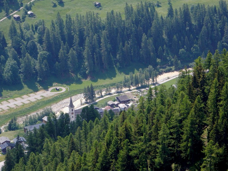 Kippel mit der Lonza im Lötschental von oben