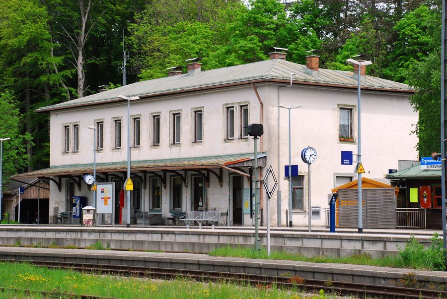 Bahnhofsgebäude von Schaftlach in der Gemeinde Waakirchen