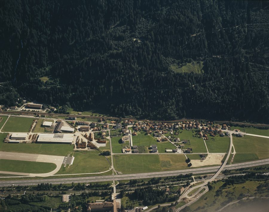 Luftaufnahme von Piotta im Tessin
