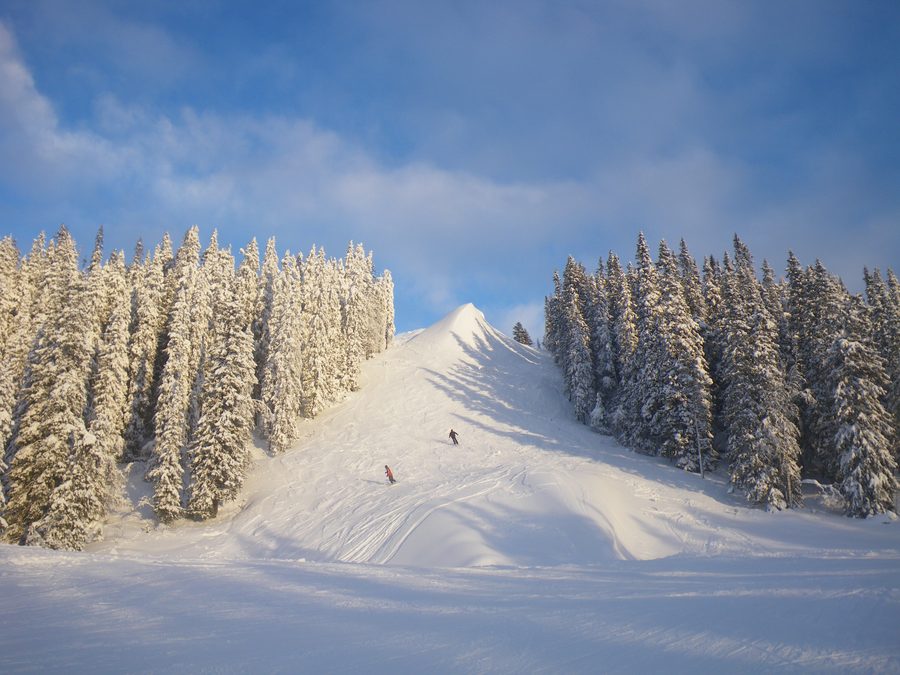 Panoramablick auf das Skigebiet Idre Fjäll in winterlicher Landschaft