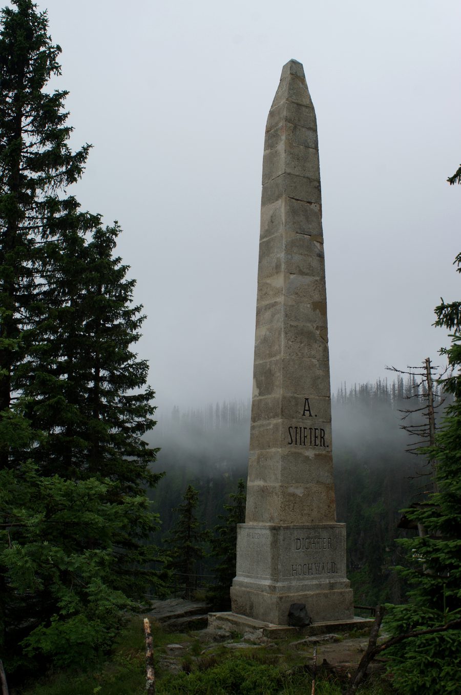 Adalbert-Stifter-Denkmal beim Plöckensteiner See in der weiteren Umgebung von Nová Pec