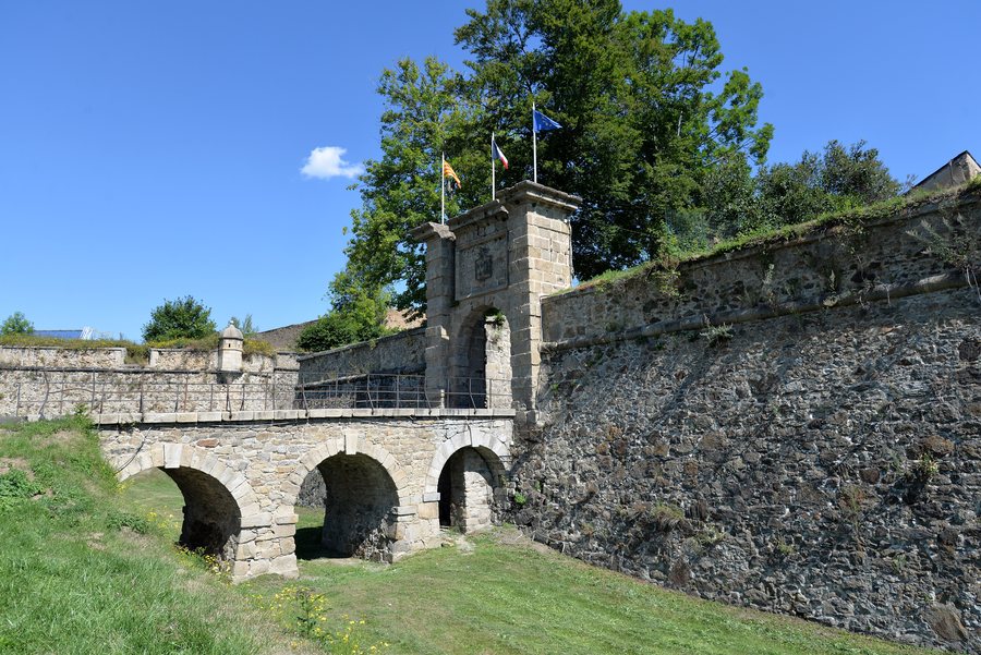 File:France Occitanie 66 Mont-Louis 01.jpg