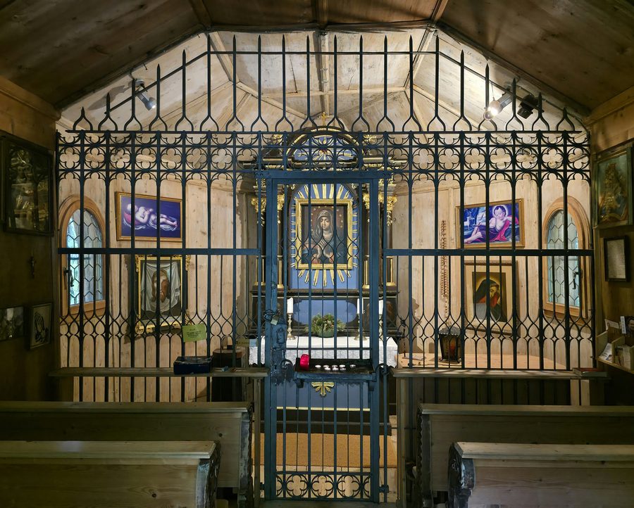 Innenraum der Stadtbergkapelle in Radfeld