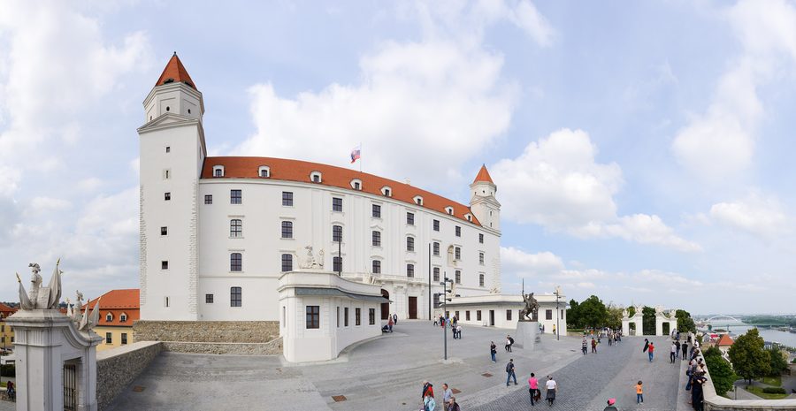 Panorama der Burg Bratislava über der Stadt
