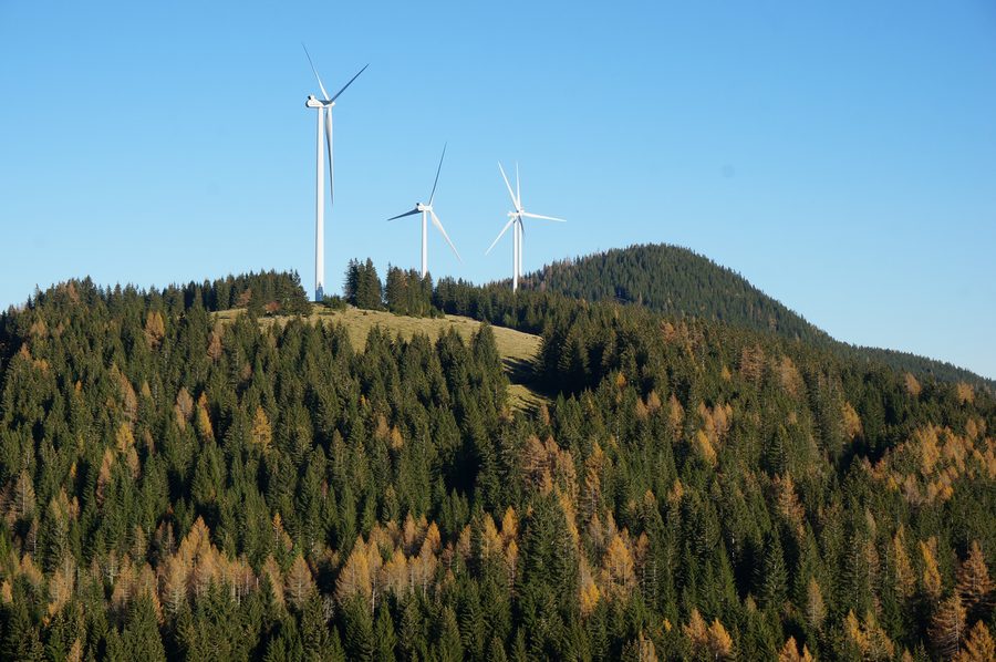 Freiländer Alm mit Windpark im Bezirk Deutschlandsberg in der Steiermark