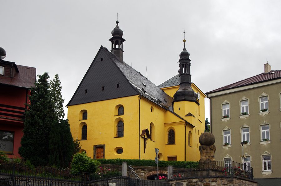 Kirche St. Andreas in Luby, dem tschechischen Ort Schönbach