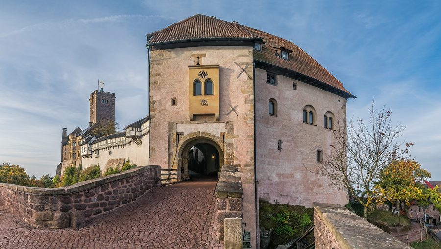 Außenansicht der Wartburg bei Eisenach in Thüringen
