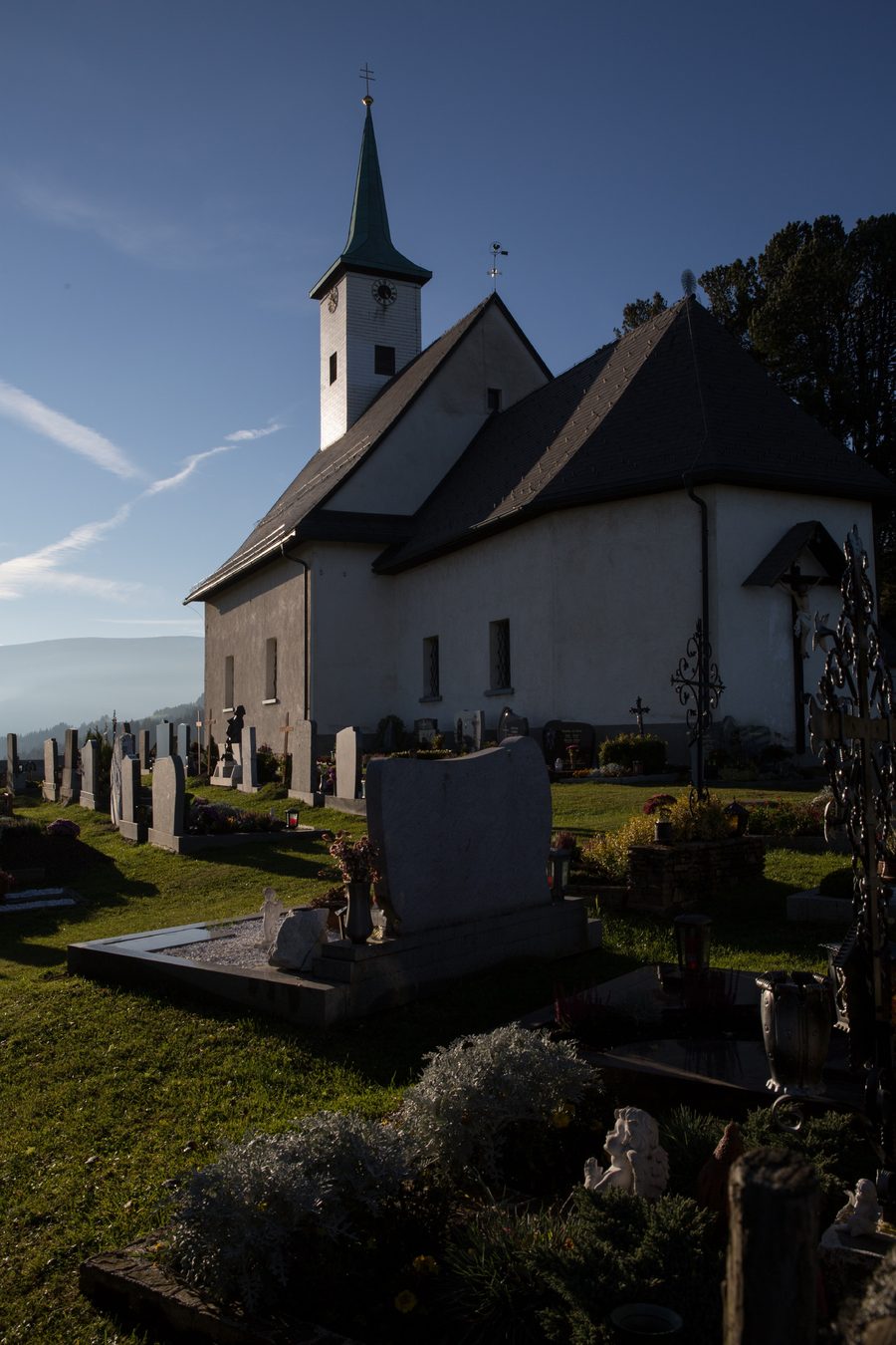 Katholische Pfarrkirche St. Anna am Lavantegg mit Friedhof und Nebengebäuden