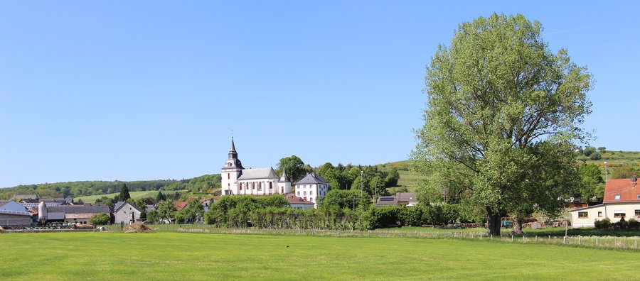 File:Steffeln (Eifel); Panoramablick Steffeln b.jpg