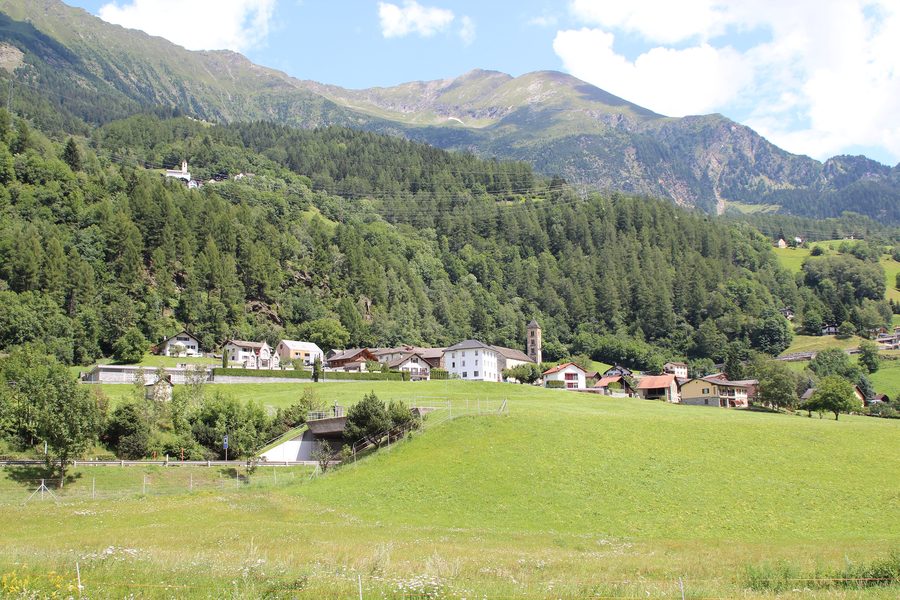 Dorfansicht von Quinto im Tessin