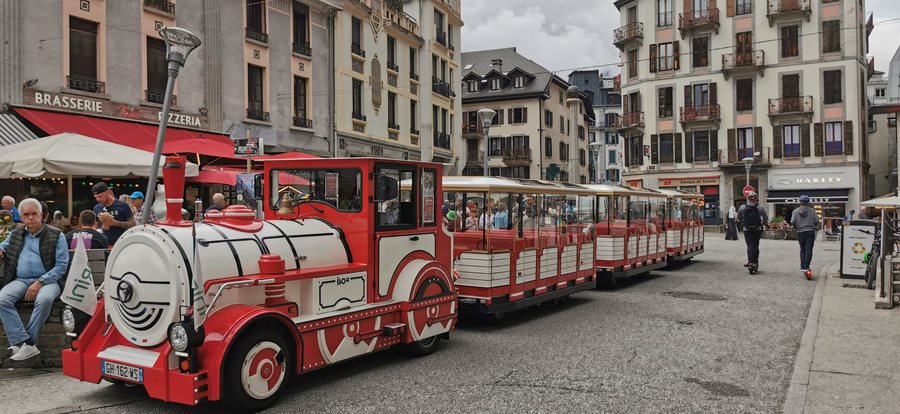 File:FRA — Région Auvergne-Rhône-Alpes — Département Haute-Savoie — commune de Chamonix-Mont-Blanc — Chamonix (Wegebahn) — 2024-07-21 Mattes.jpg