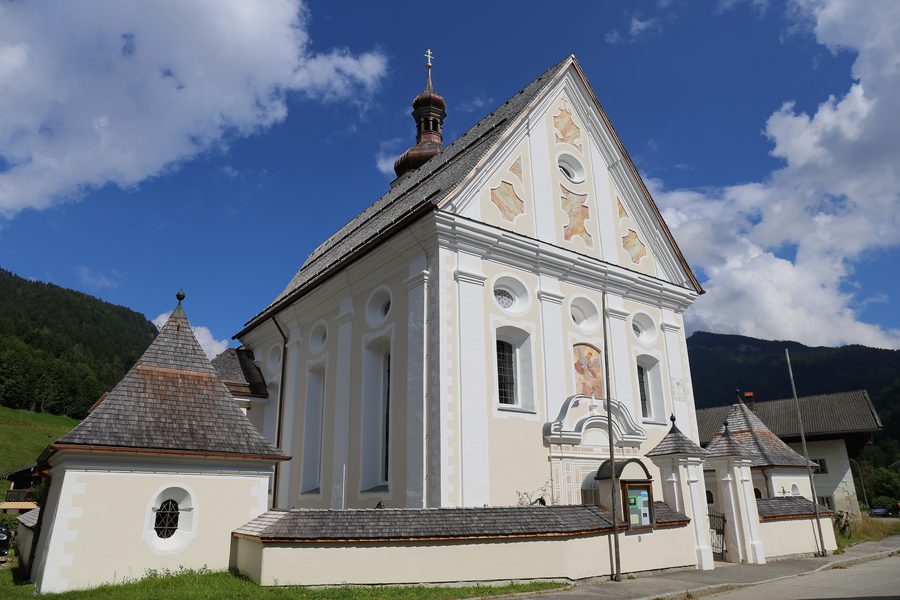 Katholische Pfarrkirche St. Michael in Sachrang