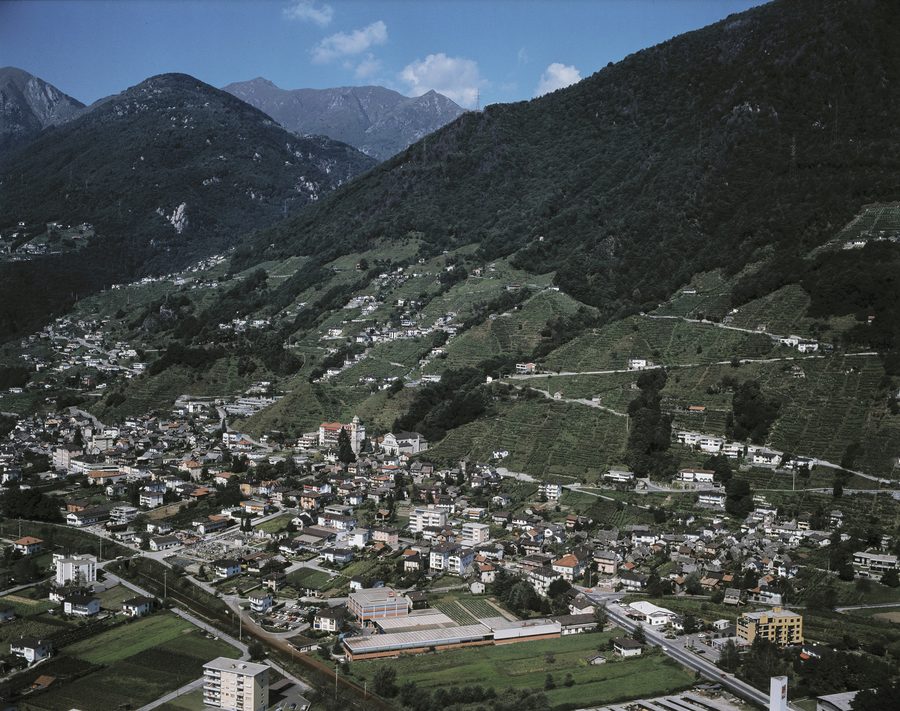 Luftaufnahme von Gordola.