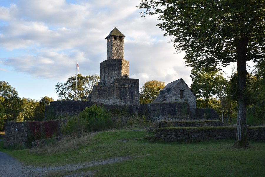 File:Die Grimburg 20241005.jpg