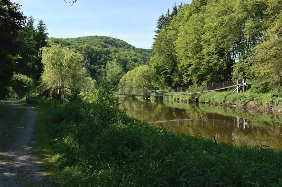 File:Helmeroth Nister suspension bridge.jpg