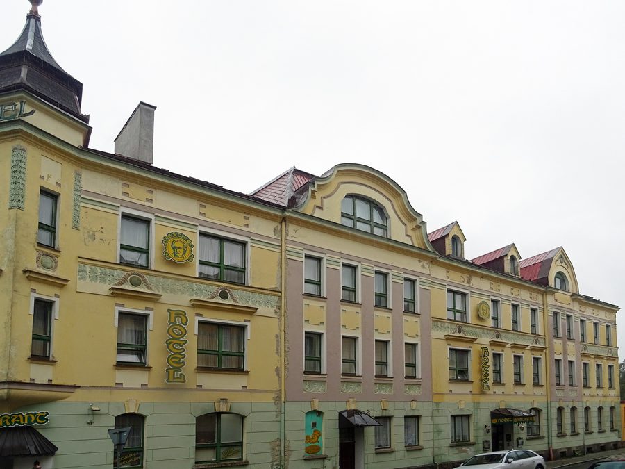 Wohn- und Geschäftshaus in Asch an der Nádražní und Čapkova, heute Hotel Goethe