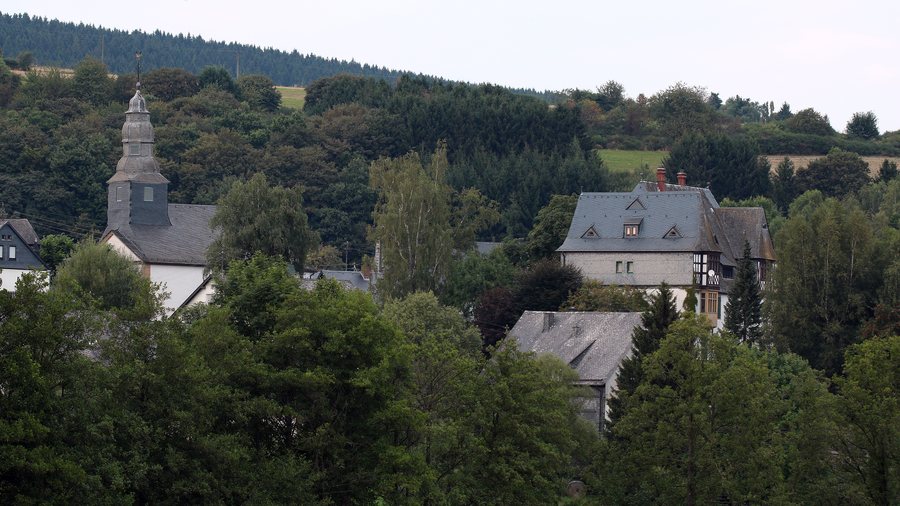 File:Allenbach Schloss3 2016-b4k.jpg