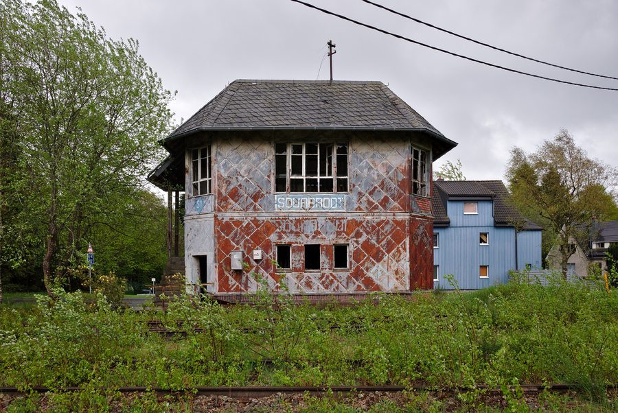 Stellwerk am ehemaligen Bahnhof Sourbrodt in Waimes, Belgien