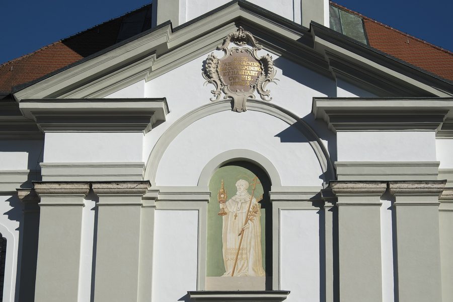 Außenansicht der Klosterkirche St. Dionysius und Juliana in Schäftlarn