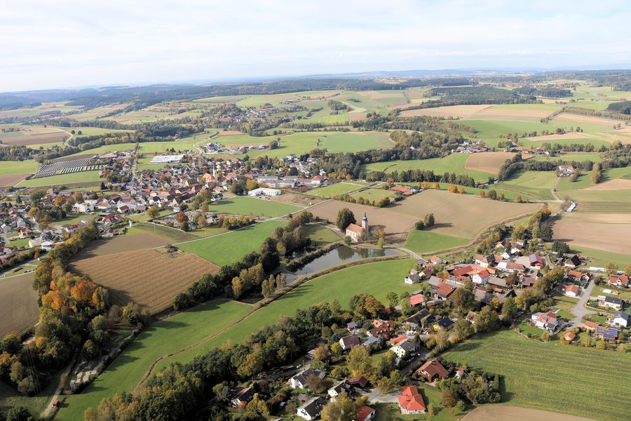 Außenansicht der Wieskirche Grub bei Moosbach im Landkreis Neustadt an der Waldnaab