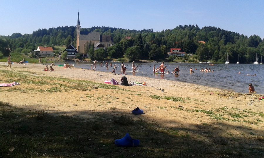 Blick auf Přední Výtoň am Lipno-Stausee