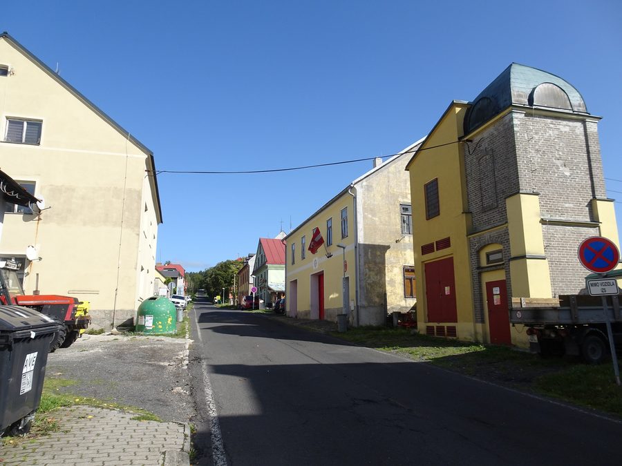 Straßenansicht in Horní Blatná im Bezirk Karlsbad